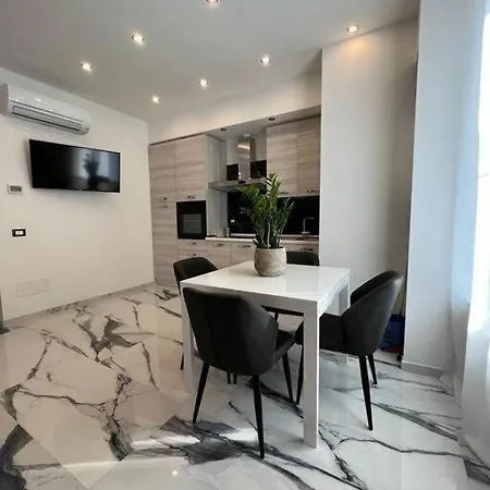 Luxury Carrara Апартаменты *